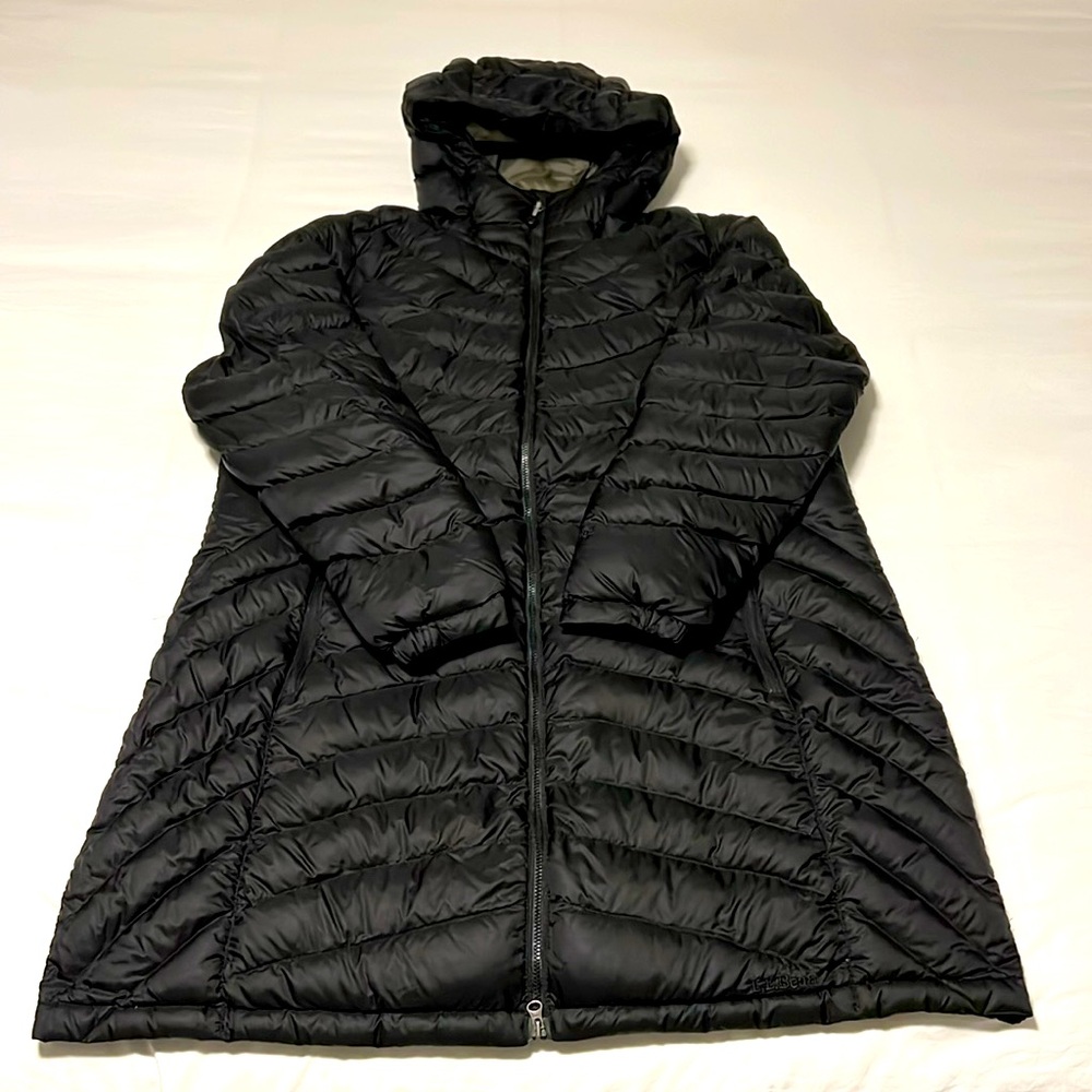 LL Bean Women’s Ultralight 850 Down Hooded Coat, three quarter length - XL